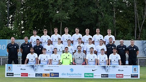 Teamfoto TSV 1860 München II (U21), Saison 2022/2023

Hinten von links:
Samir Neziri, Julian Bell, Gabriel Wanzeck, Daniel Winkler, Damjan Dordan, Anian Brönauer, Marko Zivanovic, Fabian Rother.

Mitte von links:
Trainer Frank Schmöller, Co-Trainer Thomas Hiechinger, Torwart-Trainer Marc Lamberger, Jeremie Zehetbauer, Marco Mannhardt, Noah Feil, Collin Beutel, Raphael Wach, Mason Judge, Physiotherapeut Tim Vetter, Betreuer Hans Jauernig, Leitung Medizin und Rehabilitation Michael Hebauer.

Vorne von links:
Kevin Goden, Vito Kreuzpaintner, Maxim Gresler, Maximilian Rothdauscher, Joey Brenner, Valentin Sponer, Philip Kuhn, Moritz Leibelt.