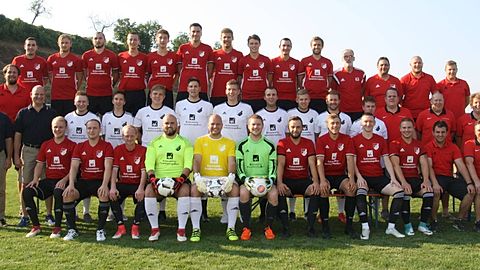 Obere Reihe von links nach rechts:
Kilian Kaufmann, Wadim Dell, Dawid Bonk, Patrick Bumen, Joachim Bumen, Jonas Zimmermann, Martin Wiszumirski, Dennis Thoma, Felix Reischmann, Sebastian Hug, Gerold Zimmermann (Trainer), Rolf Kretz (Torwarttrainer), Silas Röttele (Betreuer), David Späth (Betreuer)

Mitte von links nach rechts:
Alexander Meyer (Kaiserstühler Versicherungsbüro), Michael Zimmermann (Trainer), Bernd Vogel (Kaiserstühler Versicherungsbüro), Camillo Lenz, Nico Kern, Fabian Jenne, Stefan Michels, Robin Thoma, Karsten Mamier, Simon Kern, Philipp Fischer, Michael Vogel, Stefan Hassler (Vorstand), Marco Gruber (Vorstand), Tanja Landerer (Vorstand)

Untere Reihe von links nach rechts:
Marius Fischer, Dominik Kampf, Arthur Schönhals, Mario Vogel, Florian Vogel, Rafael Noth, Simon Rohrer, Alexander Hug, Daniel Dutter, Florian Stehlin, Raphael Hiss (Spielausschuss), Michael Diringer (Spielausschuss)