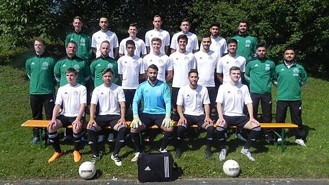letzte Reihe von links: Roman Kötter, Zakaria Al Arroudi, Chris Riek, Sebastian Gottschalk, Florian Schilling, Alessandro Langone, Jasser Bayyari

mittlere Reihe von links: Patrick Pöhn (Physio), Kay Rückels (Betreuer), Chris Braß, Ilias Elasri, Mario Müller, Jonathan Schmitz, Musti Apaydin, Turan Levent, Wissam Zeineddine, Tarik Mazih (Spielertrainer)

vordere Reihe von links: Timo Clemens, Quoc Viet Vu, Ismail Sibari, Mouhcine El Amrani, Marco Gilles

es fehlen: Seydou Traore, Nico Winking, David Schunk