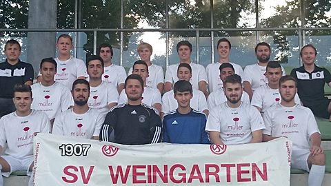 Hinten links: Luca Ziegel (Betreuer) - Can Alkan - Rati Kobaidze - Moritz Gresser - Jakob Fischer - Timo Müller - Roland Lesch - Simon Peli (Spielertrainer)

Mitte links: Firat Beyter - Emre Tasyürek - Emre Özagac - Marcel Bakar - Yorum Özer - Hüseyin Özdemir

Vorne links: Mert Dasdemir - Mustafa Özagac - Sebastian Auer - Roman Stolzenberg - Bugrahan Öner - Nico Wohlert

Es fehlen: Tim Margreiter - Daniel Schupp - Franco Bruno - Arsim Dauti - Ekrem Sahin - Matheus Passolt